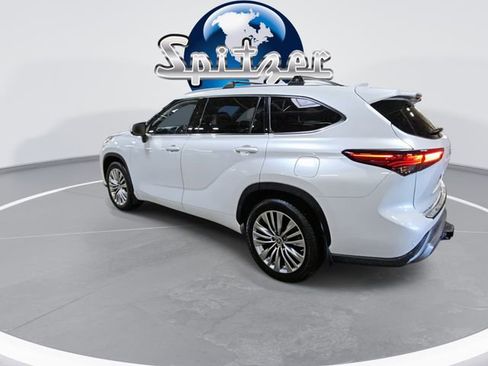 Used 2022 Toyota Highlander Platinum image 7