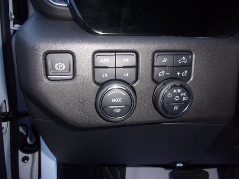 Used 2025 Chevrolet Silverado 1500 LT Trail Boss w/ Convenience Package II image 15