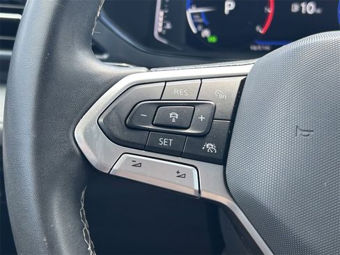 Used 2022 Volkswagen Taos SEL image 34