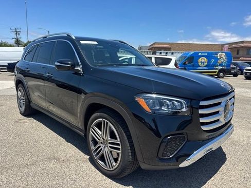 Used 2025 Mercedes-Benz GLS 450 4MATIC image 3