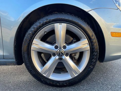 Used 2012 Volkswagen Eos Lux w/ Tech Pkg image 23