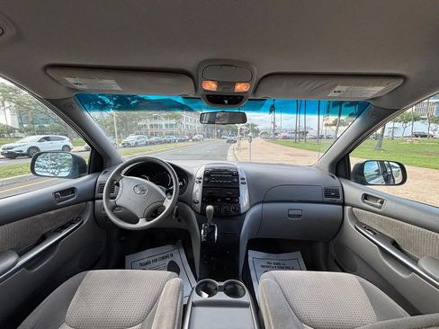 Used 2010 Toyota Sienna LE image 14