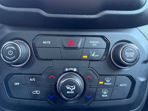 Used 2023 Jeep Renegade Trailhawk image 29