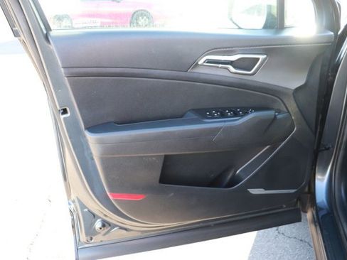 Used 2023 Kia Sportage LX image 8