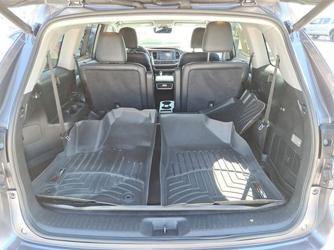 Used 2019 Toyota Highlander XLE image 6