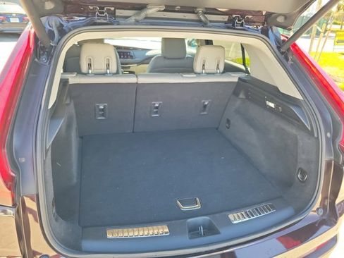 Used 2021 Cadillac XT4 Premium Luxury image 14