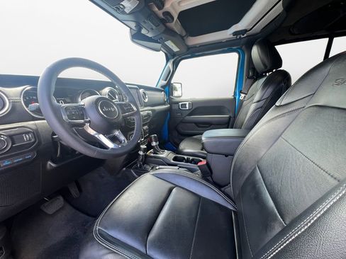 Used 2023 Jeep Wrangler Unlimited Sahara AWD/4WD image 19