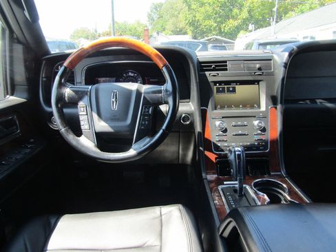 Used 2016 Lincoln Navigator L Select image 12