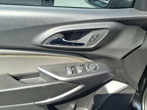 Used 2025 Chevrolet Trax ACTIV w/ Sunroof Package FWD image 12