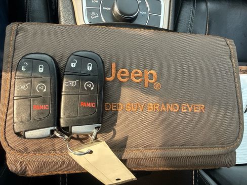 Used 2016 Jeep Grand Cherokee Limited w/ Trailer Tow Group IV AWD/4WD image 28