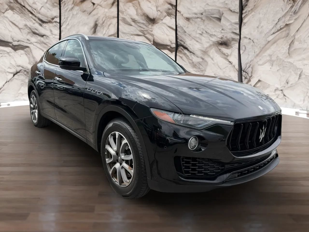 Used 2017 Maserati Levante S AWD/4WD image 4