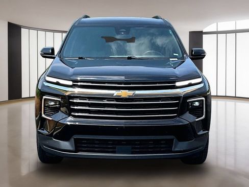 Used 2025 Chevrolet Traverse LT AWD/4WD image 2