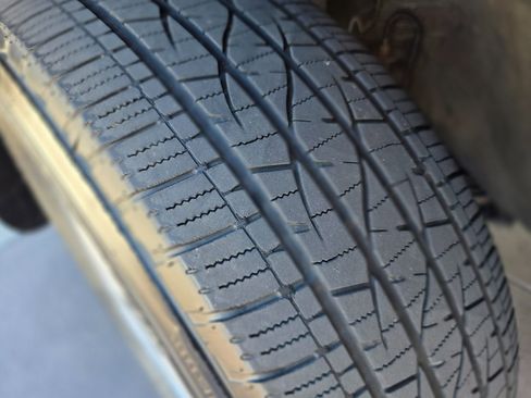 Used 2011 Toyota RAV4 4WD image 21