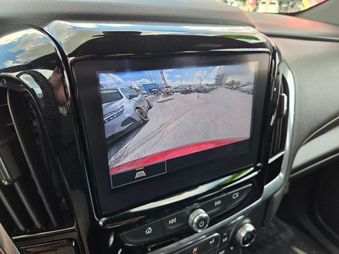 Used 2023 Chevrolet Traverse LT FWD image 32