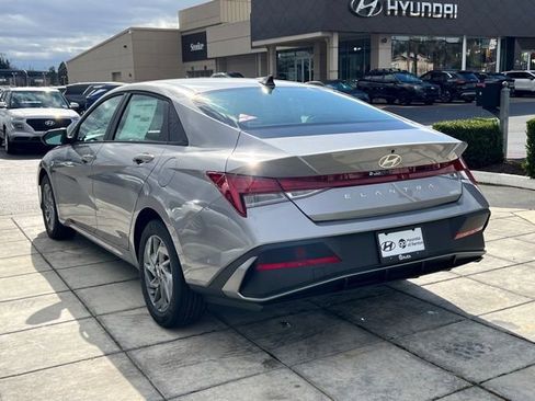 New 2026 Hyundai Elantra Hybrid w/ Cargo Package FWD image 7