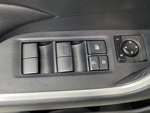 Used 2019 Toyota RAV4 XLE FWD image 19