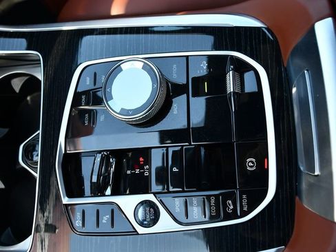 Used 2025 BMW X7 xDrive40i w/ M Sport Package AWD/4WD image 43