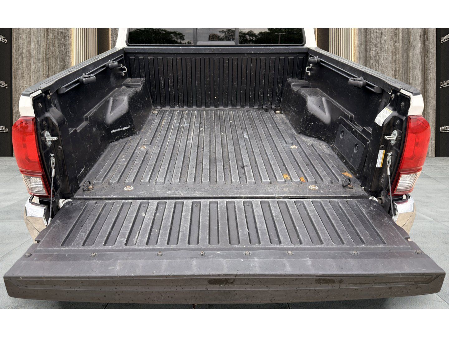 Used 2022 Toyota Tacoma SR5 RWD image 27