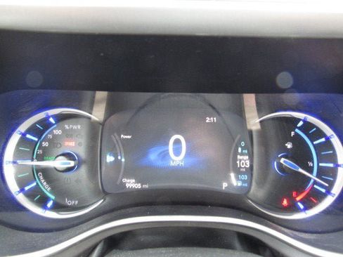 Used 2023 Chrysler Pacifica Touring-L FWD image 15