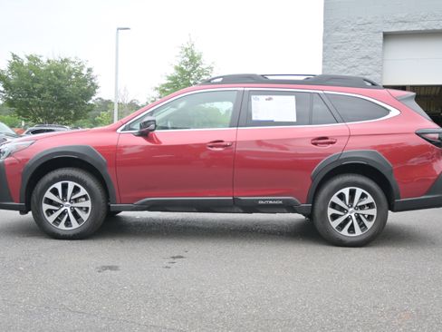 Used 2025 Subaru Outback Premium AWD/4WD image 6