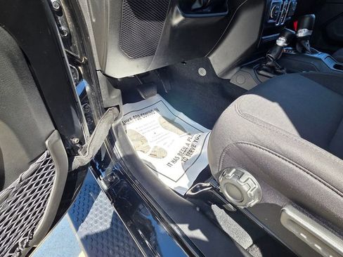 Certified 2022 Jeep Wrangler Unlimited Sahara w/ Cold Weather Group image 23