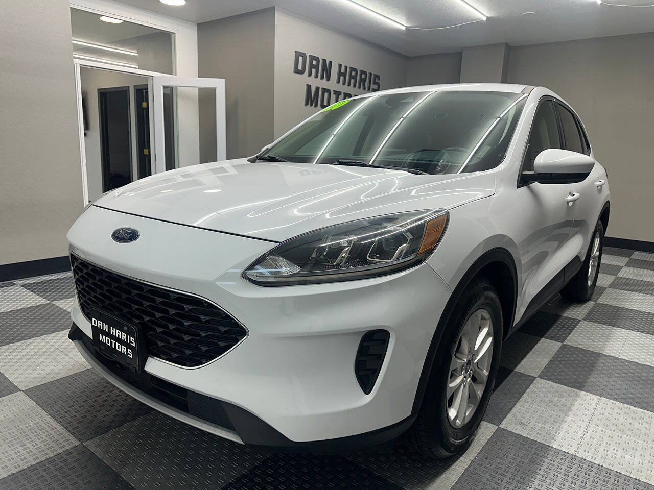 Used 2020 Ford Escape SE AWD/4WD image 3