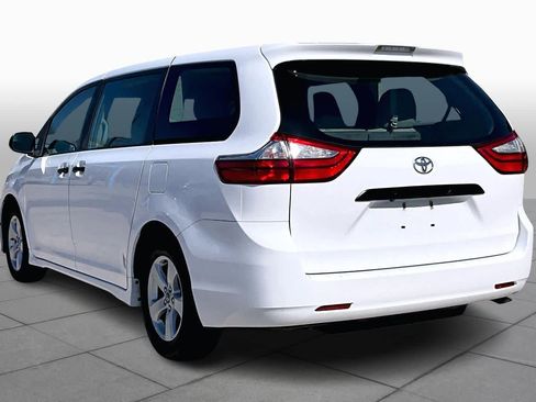 Used 2018 Toyota Sienna L image 11