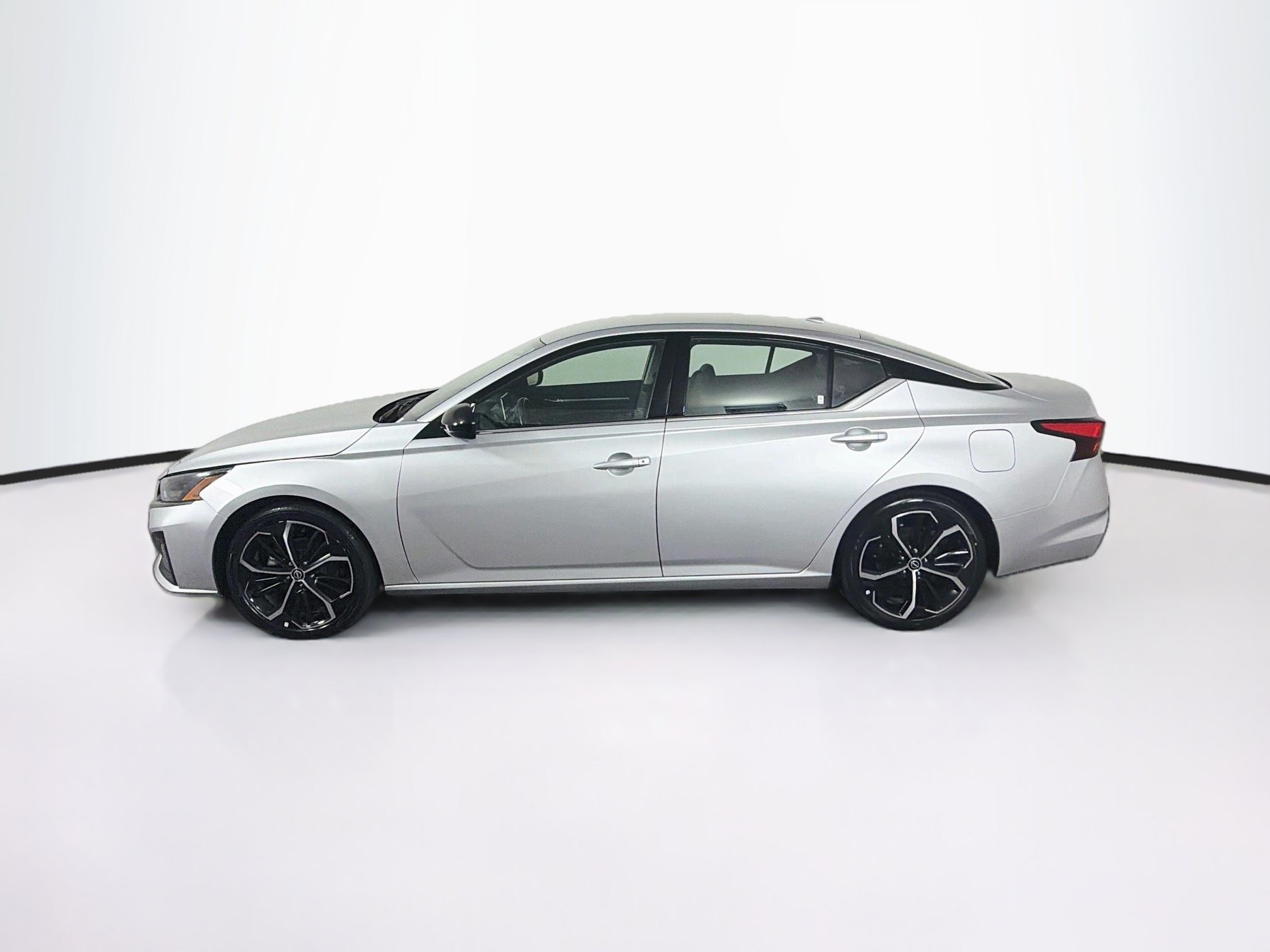 Used 2024 Nissan Altima 2.5 SR FWD image 4