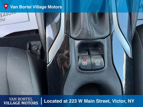Used 2021 Toyota Corolla LE image 21