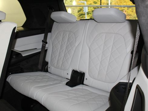 New 2026 BMW X7 xDrive40i image 19