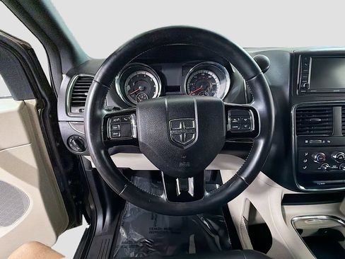 Used 2019 Dodge Grand Caravan SXT FWD image 13