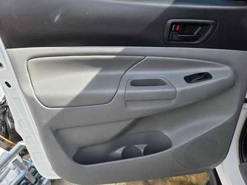 Used 2012 Toyota Tacoma 4x4 Double Cab w/ TRD Sport Pkg image 8