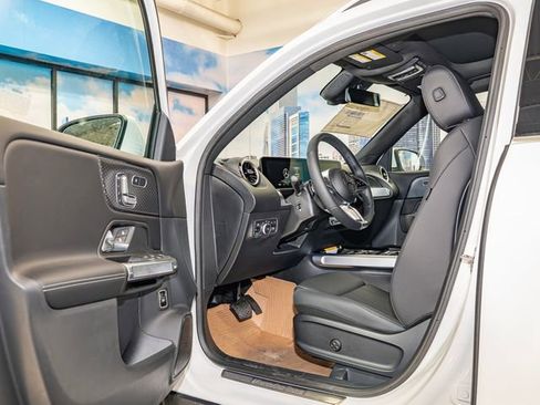 Used 2026 Mercedes-Benz GLB 250 4MATIC image 13