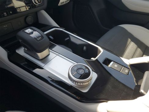 New 2025 Mitsubishi Outlander SE image 19