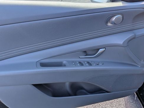 Used 2025 Hyundai Elantra SEL image 9
