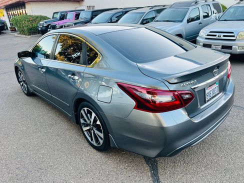 Used 2017 Nissan Altima 2.5 SR FWD image 4