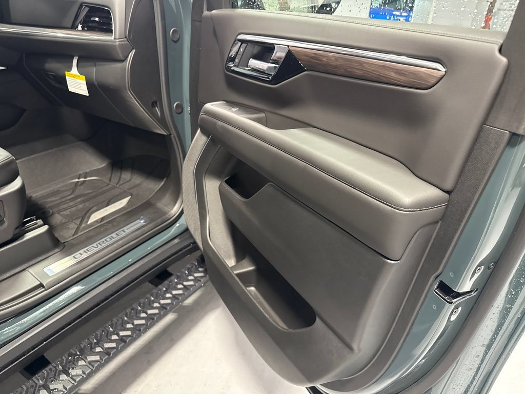 New 2026 Chevrolet Tahoe Z71 w/ Sun And Tow Package AWD/4WD image 36