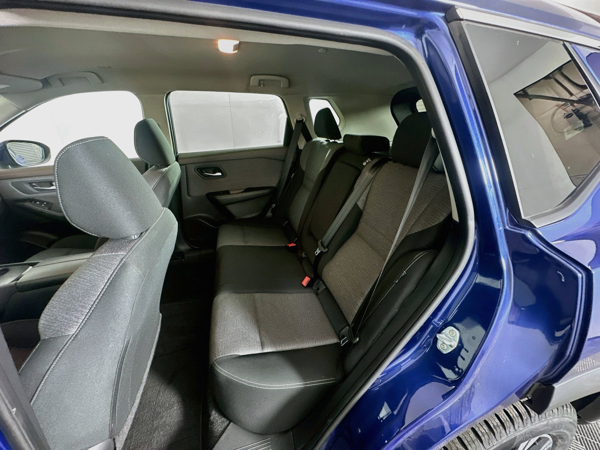 Used 2023 Nissan Rogue SV FWD image 27
