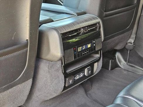 Used 2024 Jeep Wagoneer Series II w/ Flexible Seating Group RWD image 17