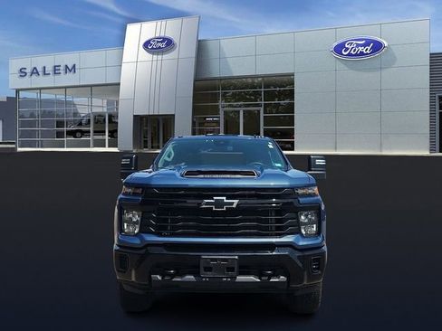 Used 2025 Chevrolet Silverado 2500 Custom w/ Custom Convenience Package AWD/4WD image 7
