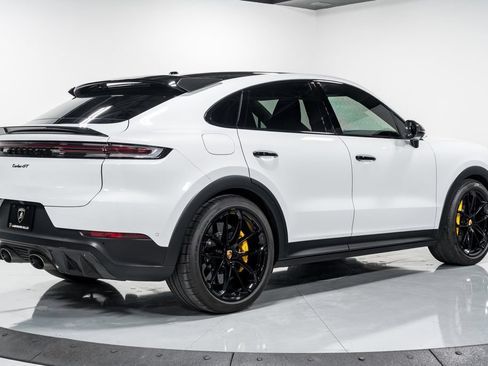 Used 2024 Porsche Cayenne Turbo GT AWD/4WD image 3