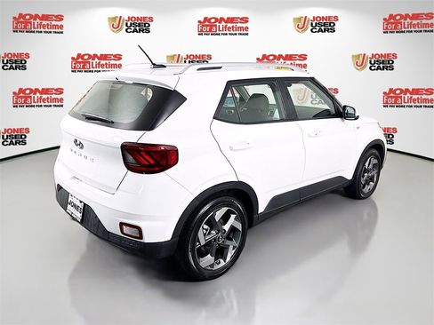 Certified 2025 Hyundai Venue SEL image 16
