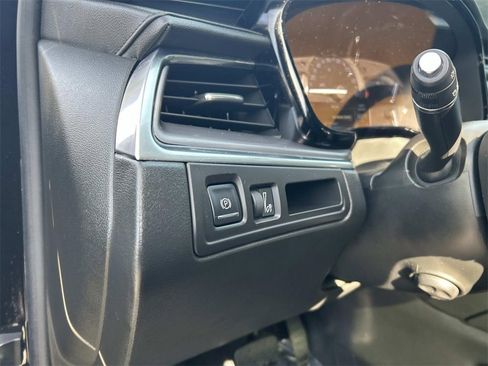 Used 2017 Cadillac XT5 Luxury image 21