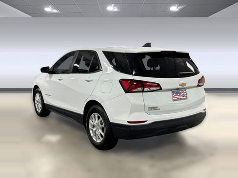 Used 2022 Chevrolet Equinox LS w/ LS Convenience Package FWD image 3