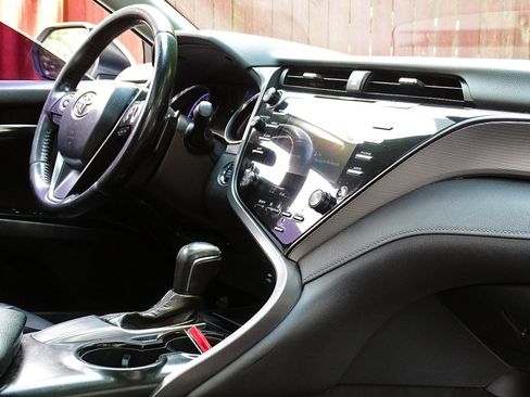 Used 2019 Toyota Camry SE w/ Audio Package FWD image 32