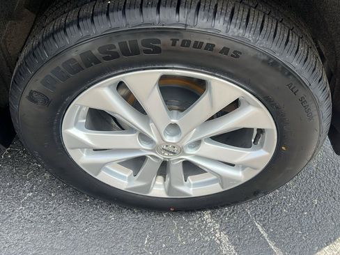 Used 2016 Nissan Rogue SV FWD image 22