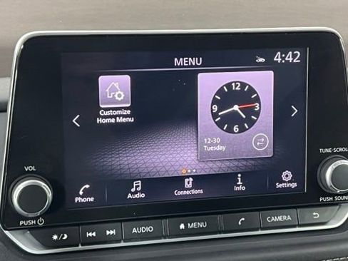 Used 2023 Nissan Rogue SV image 31