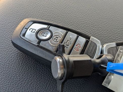 New 2026 Ford F250 Lariat w/ FX4 Off-Road Package image 32