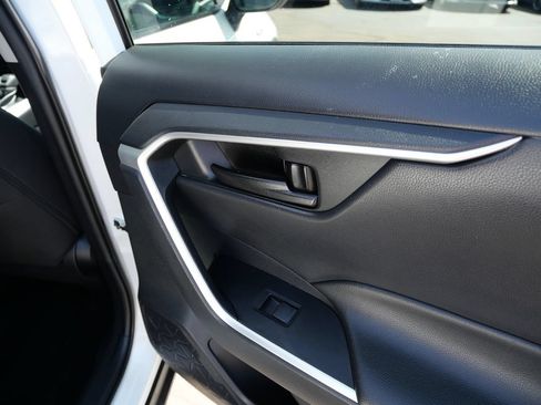 Used 2021 Toyota RAV4 LE AWD/4WD image 33