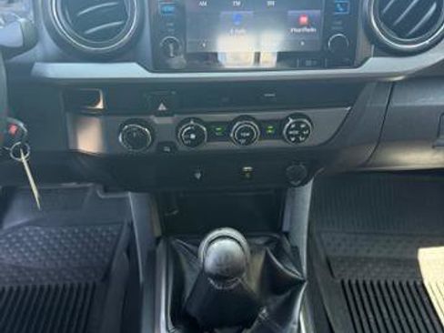 Used 2017 Toyota Tacoma TRD Sport w/ Tow Package AWD/4WD image 17